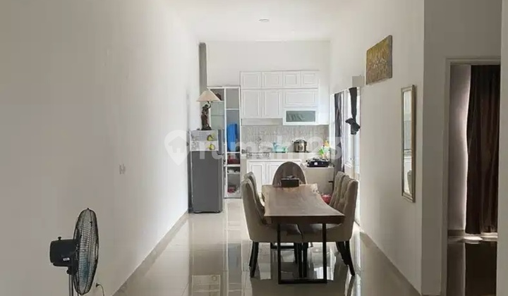 Suvarna Sutra Rumah Cluster Baru Yang Banya Di Cari Orang Deng Model Yang Modern Harga Terjangkau , Rumah Di Renovasi Dan Ada Canopy Halaman Belakang Serta Ada 1 Buah Soringbed , 2 Ac, Gorden Kulkas Kichen Sheet , Meja Makan Dan Tv  2