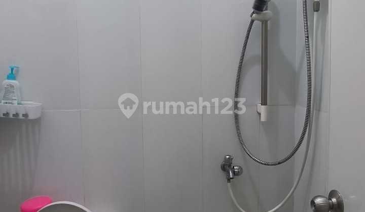 For Rent: Rumahnavona @catalina, GS
Area 6 x 12 m²
- 1 Floor
- 2 Bedrooms
- 1 Bathroom
- Semi Furnished
- 2 AC Units + Water Heater
- 1 Divan + Springbed
- Fully Renovated Building
- Spacious Carport + Canopy
Rent Price: 35 million/year
Rental Deposit: 5 million For Rent: Rumahnavona @catalina, GS
Area 6 x 12 m²
- 1 Floor
- 2 Bedrooms
- 1 Bathroom
- Semi Furnished
- 2 AC Units + Water Heater
- 1 Divan + Springbed
- Fully Renovated Building
- Spacious Carport + Canopy
Rent Price: 35 million/year
Rental Deposit: 5 million