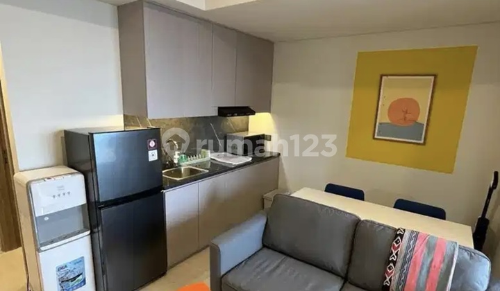 Upper West Apartemen Mewah Nyaman Lingungan Dan Lokasi )sangat Strategis