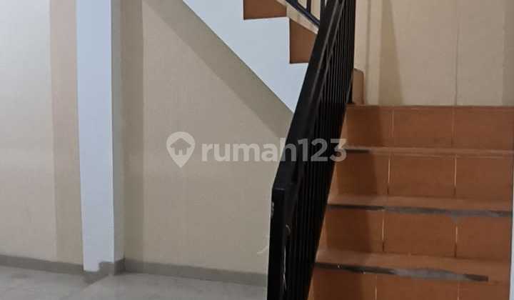 Termurah Disewakan Rumahcatalina, Gsluas : 6 X 12 M²- 2 Lantai- Kamar Tidur 3- Kamar Mandi 2- Ac 1 Unit- Carport bisa 2 Mobil- Kosongan- Jalan Dpn Kecilharga Sewa 39Jt/Thndeposit Sewa : 2,5Jt 2