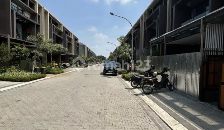 Rumah Siap Huni Semi Furnish Di Zora Bsdsemi Furnish - Low E Glass By Ashi- Elevator Mitaubishi- Water Heater- Boutique Wardrobe- Automatic Pintu Garasi- Intergrated Security System( Zoraaltfaqih) 2