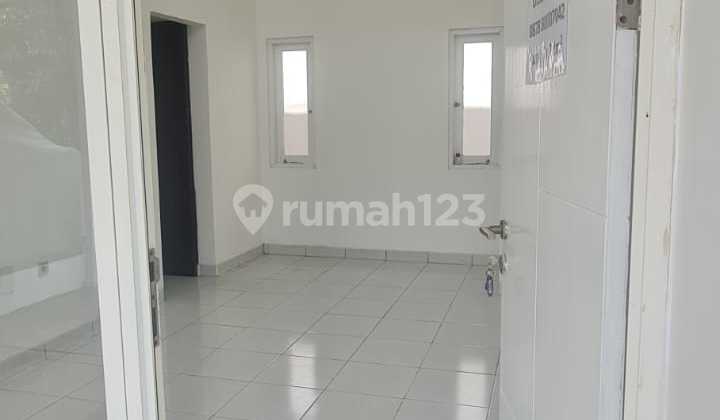 Clean, Ready-to-Live-In House for Rent! Located in the Premier Cluster of Serpong Garden, Green View Cluster, Direct Access from Jl. Raya Cisauk. Land Area: 84 m2 Building Area: 45 m2 Bedrooms: 2 Bathrooms: 1 Orientation: East Number of Floors: 1 Water: Well Water Equipped with a Filter