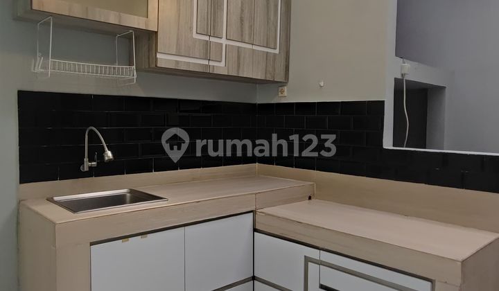 For Rent: Rumahnavona @catalina, 1st Floor, 72 m² (6x12), Land Area 54 m² (fully extended to the back), 2 bedrooms, 1 bathroom - 3500 Token electricity - Piped water - Includes bed set, wardrobe, bunk bed, kitchen set, water pump, water tank, water heater, dining table - Front fence available. Price: 41 million/year. For Rent: Rumahnavona @catalina, 1st Floor, 72 m² (6x12), Land Area 54 m² (fully extended to the back), 2 bedrooms, 1 bathroom - 3500 Token electricity - Piped water - Includes bed set, wardrobe, bunk bed, kitchen set, water pump, water tank, water heater, dining table - Front fence available. Price: 41 million/year.
