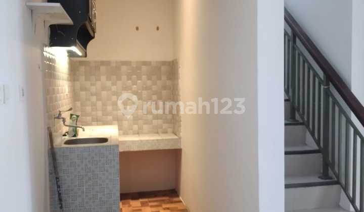 The Cheapest Ready-to-Live House in Samara, Close to Mall SMS, University, School, Hospital, Surrounded by Shopping Centers, Restaurants Aniva, Medisaon, Sorento, and Many More.