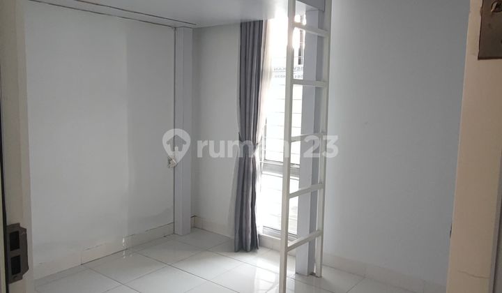 For Rent: Rumahnavona @catalina, 1st Floor, 72 m² (6x12), Land Area 54 m² (fully extended to the back), 2 bedrooms, 1 bathroom - 3500 Token electricity - Piped water - Includes bed set, wardrobe, bunk bed, kitchen set, water pump, water tank, water heater, dining table - Front fence available. Price: 41 million/year. For Rent: Rumahnavona @catalina, 1st Floor, 72 m² (6x12), Land Area 54 m² (fully extended to the back), 2 bedrooms, 1 bathroom - 3500 Token electricity - Piped water - Includes bed set, wardrobe, bunk bed, kitchen set, water pump, water tank, water heater, dining table - Front fence available. Price: 41 million/year.