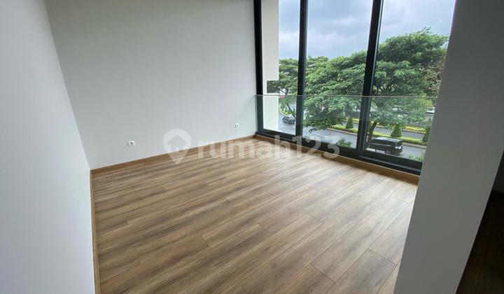 Nava Park Lyndon . Rumah Detach Tidak Nempel Tetangga 2