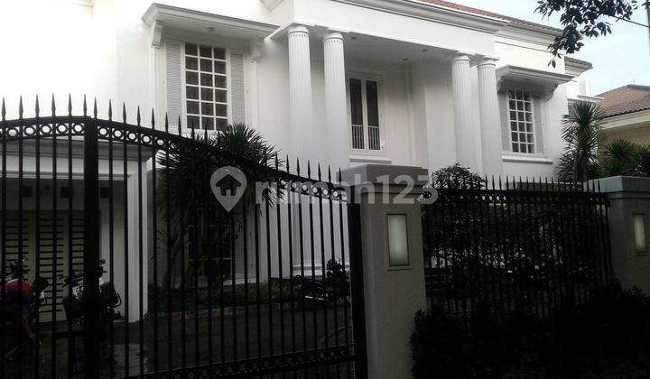 Rumah Jalan Sriwijaya Kolam Renang Pribadi