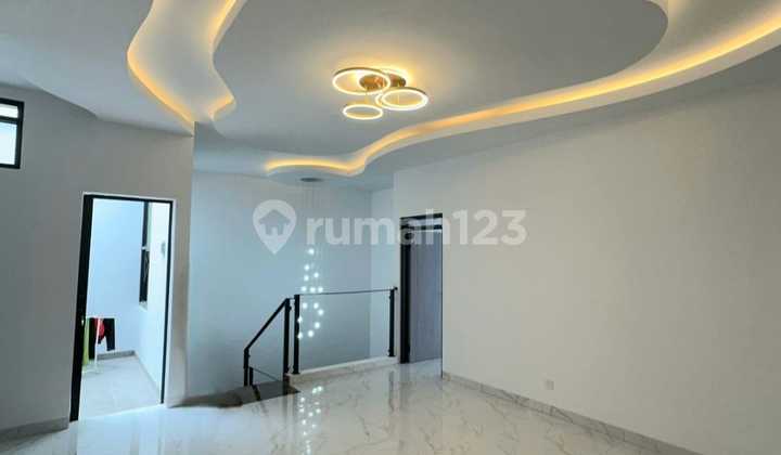 Rumah Minimalis Modern Bagus SHM Taman Kopo Indah 2, Bandung