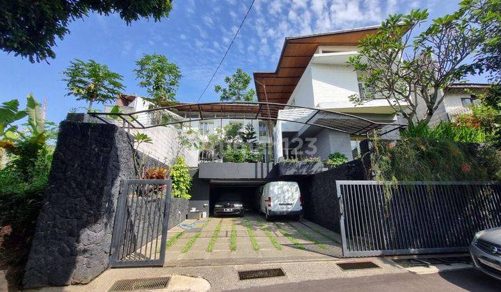 Rumah 2 Lantai Bagus Unfurnished SHM di Setraduta, Bandung 1