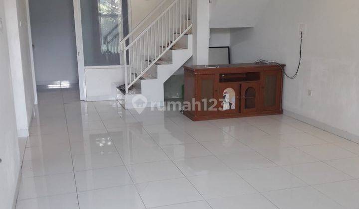 Rumah 2 Lantai Bagus Unfurnished SHM di Jl Sepakbola, Bandung 1