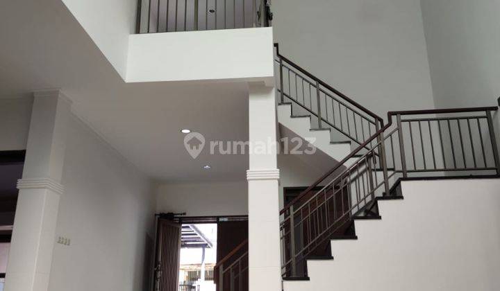 Rumah 2 Lantai Bagus SHM di Batununggal Indah, Bandung 2