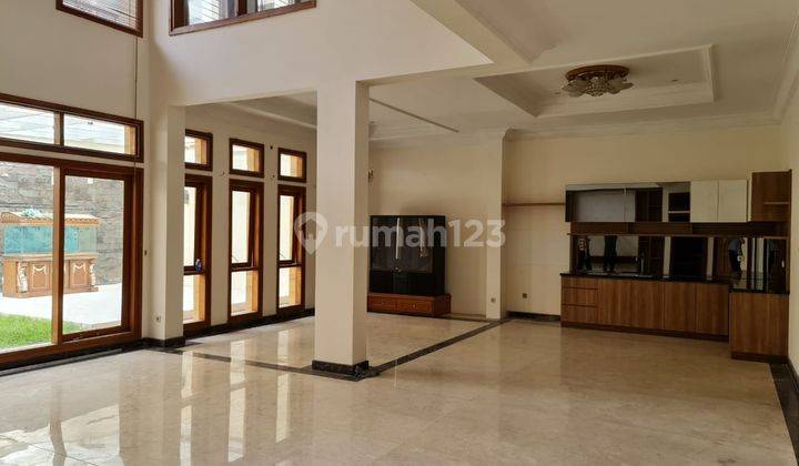 Rumah 2 Lantai Bagus Unfurnished SHM di Setra Duta, Bandung 1