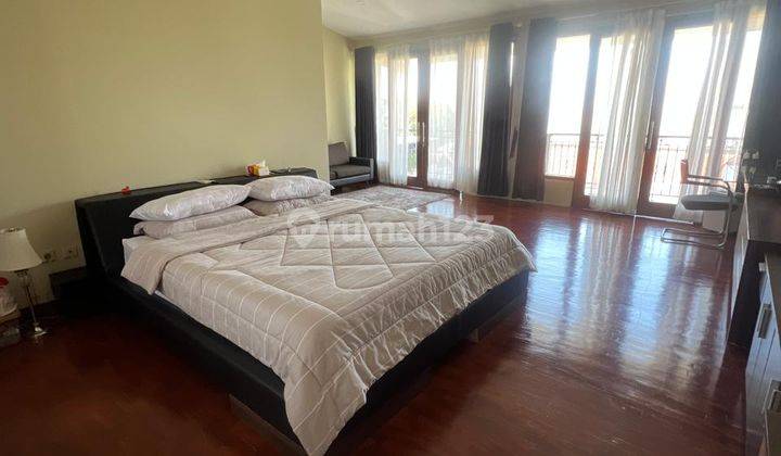 Rumah 2 Lantai Bagus Unfurnished SHM di Cipedes, Bandung 1