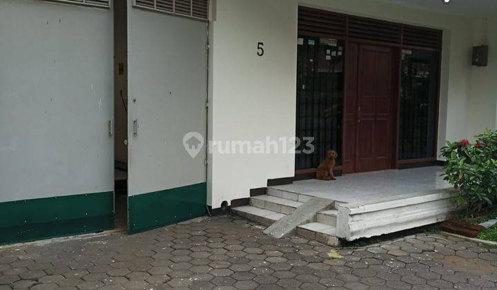 Rumah 2 Lantai Bagus Unfurnished SHM di Jl. Gedung Sembilan 2