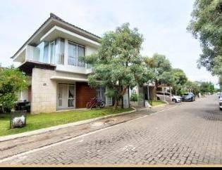 Rumah 2 Lantai Bagus Unfurnished SHM di Jl. Purbasekar Kulon  2