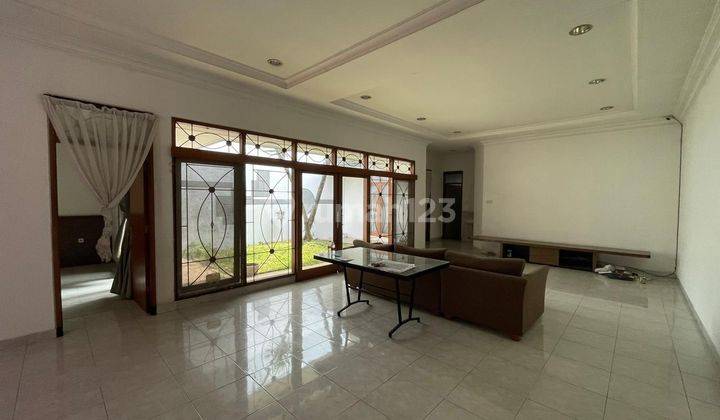 Rumah Bagus Unfurnished SHM di Singgasana Pradana , Bandung 2