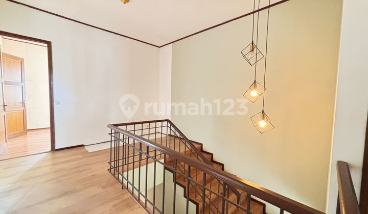 Rumah Murah 2 Lantai Strategis Siap Huni SHM di Setra Duta