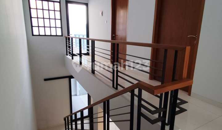 New Luxury Comfortable Unfurnished House with SHM in Kopo Mas, Bandung 2