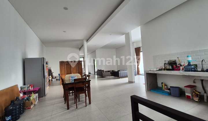Affordable Strategic Shop House, Perfect for Office Business in Cigadung 2
