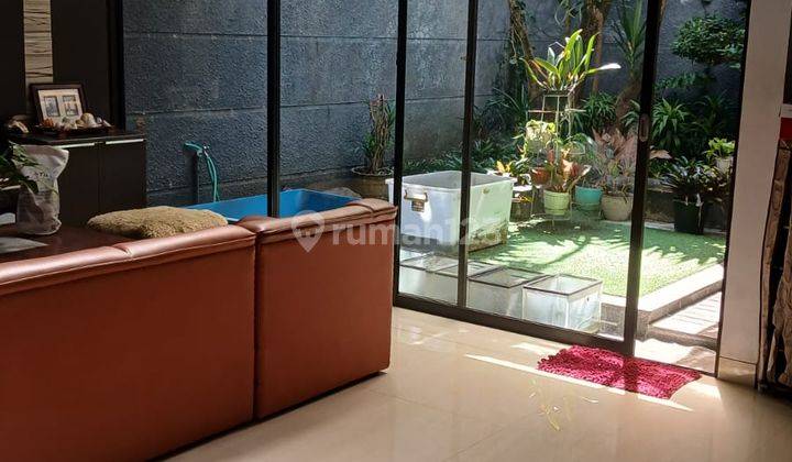 Rumah 2 Lantai Bagus Semi Furnished SHM di Setra Duta, Bandung 1