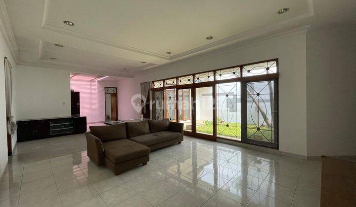 Rumah Bagus Unfurnished SHM di Singgasana Pradana , Bandung 1