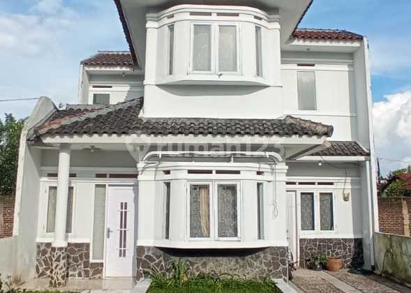 Jual Cepat Rumah 2 Lantai Semifurnished, Terawat di Ciganitri