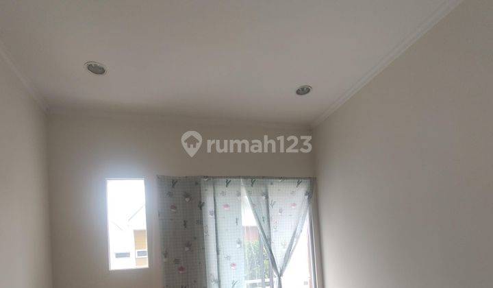 Rumah 2 Lantai Bagus Unfurnished SHM di Cluster Amanda , Bandung 2