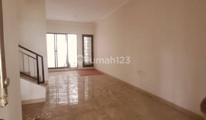 Rumah 2 Lantai Bagus Unfurnished SHM di Btari 10, Bandung 2