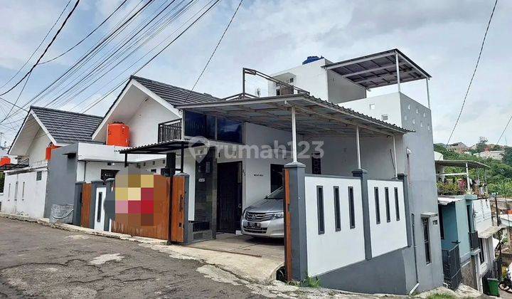 Rumah 2 Lantai Baru Semi Furnished SHM di Padasuka, Bandung 1