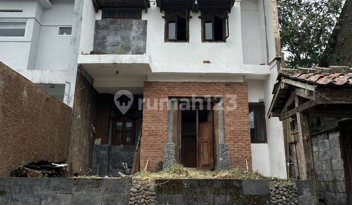 Affordable, Well-Maintained, Comfortable, Cool Ethnic House in Setraduta Cemara