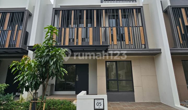 Disewakan Rumah di STROZZI Lebar 8x12 Siap Huni Disewakan Rumah di STROZZI Lebar 8x12 Siap Huni