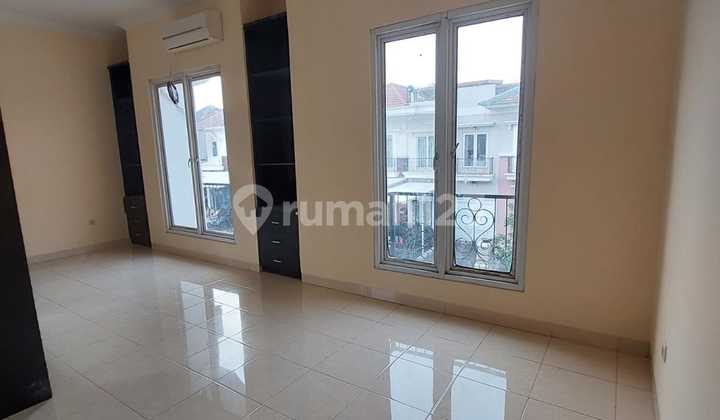 FOR SALE Ready-to-Occupy CRYSTAL House in Gading Serpong 2