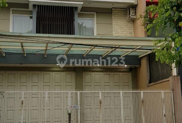 Nice 3-story shop house in Ngagel, Surabaya Nice 3-story shop house in Ngagel, Surabaya