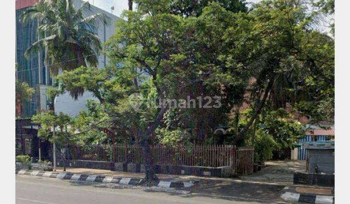 Disewakan bangunan hrs renovasi di lokasi prime Ahmad Yani Semarang. Cocok untuk showroom 1