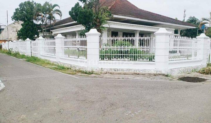 Rumah Hook Di Lok Yg Strategis Di Kota Solo 1