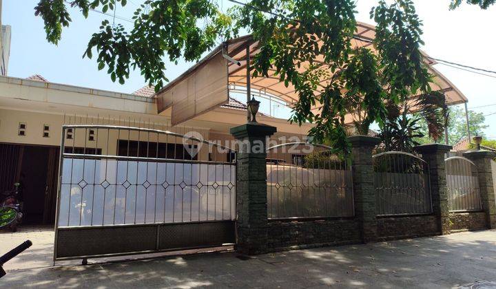 Rumah 2lantai Pinggir Jalan Raya Di Tengah Kota  1