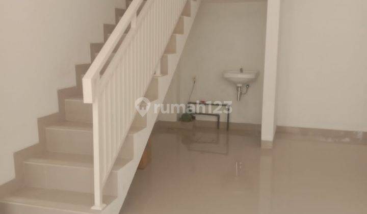 Ruko 2 lantai di lokasi pintu masuk perumahan  2