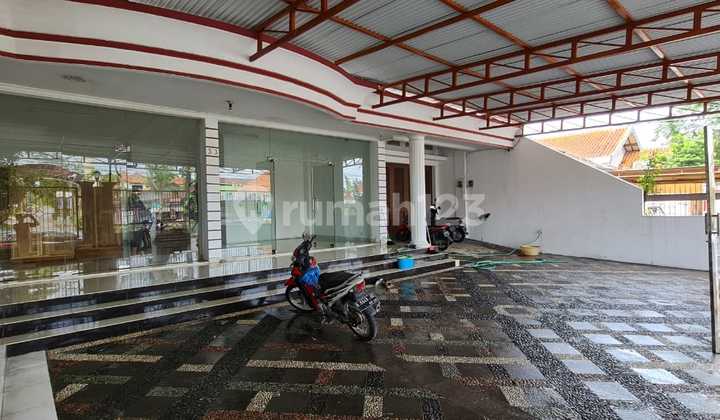 Rumah / Ruang Usaha Cocok Utk Kantor, Bank, dan Klinik Kecantikan di Pinggir Jalan Raya Yg Strategis 2