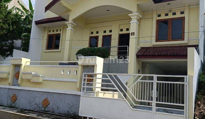 Rumah 2lantai yg tenang dan sejuk daerah bukit sari  1