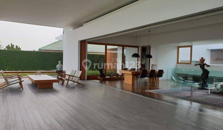 Rumah mewah full furnished dan ada kolam renangnya 2