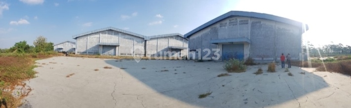 Large Warehouse with Spacious Parking on Yos Sudarso Arterial Road 2