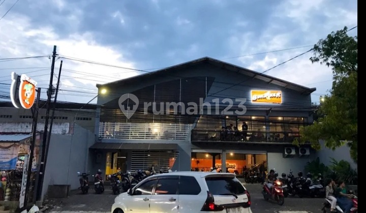 Business Space / Ready-to-Use Warehouse on a Strategic and Busy Main Road