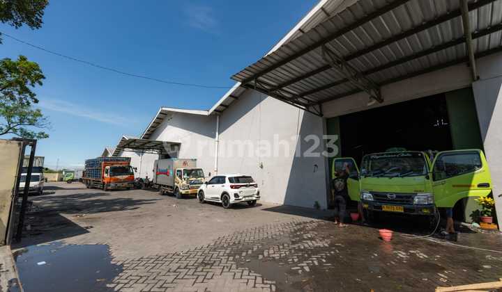 Several Good Warehouses Ready to Use in One Area with Spacious Parking on Bypass Nganjuk Main Road Several Good Warehouses Ready to Use in One Area with Spacious Parking on Bypass Nganjuk Main Road