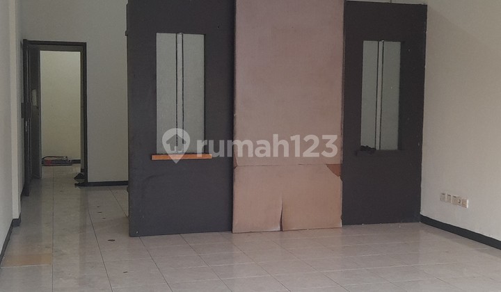 Ruko Di Pinggir Jalan Raya Di Tempat Strategis 2