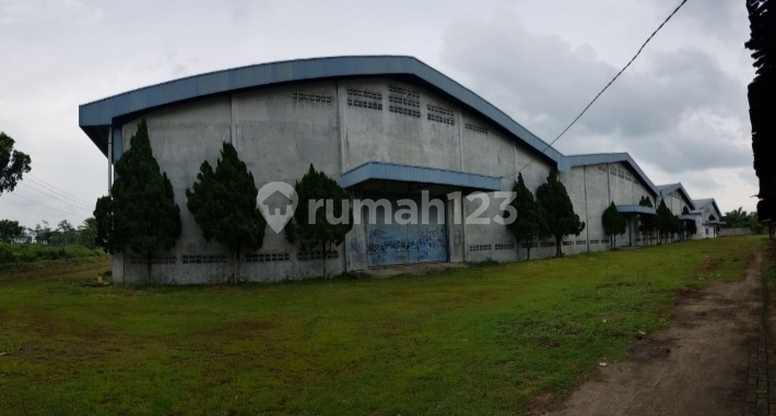 Large Warehouse with Spacious Parking on Yos Sudarso Arterial Road 1
