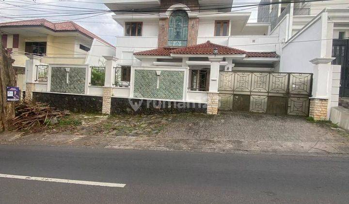 Rumah 2lantai Pinggir Jalan Raya  1