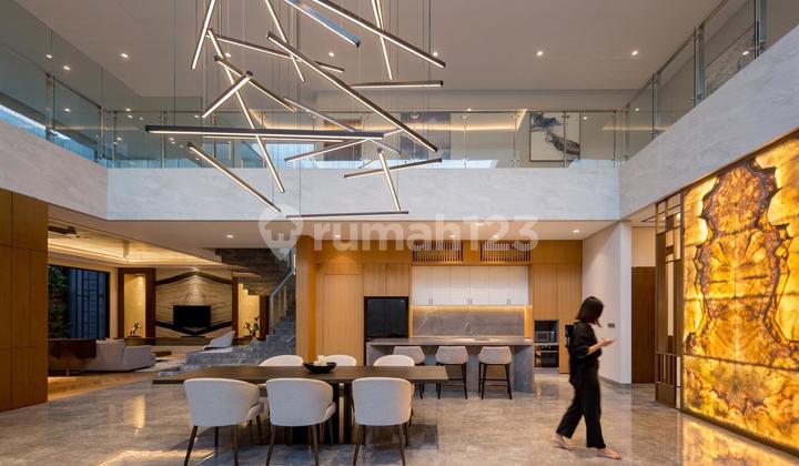 Rumah Mewah dan Bagus Ada Kolam Renang dan Gym di Lingkungan Yg Nyaman dan Tenang di Bsb 2