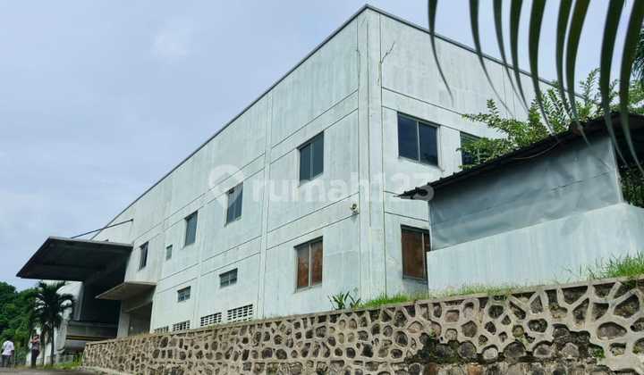 Tempat Parkir Luas Dan Bangunan Gudang Siap Pakai Cocok Utk Ekspedisi Di Pinggir Jalan Raya Daerah Mangkang