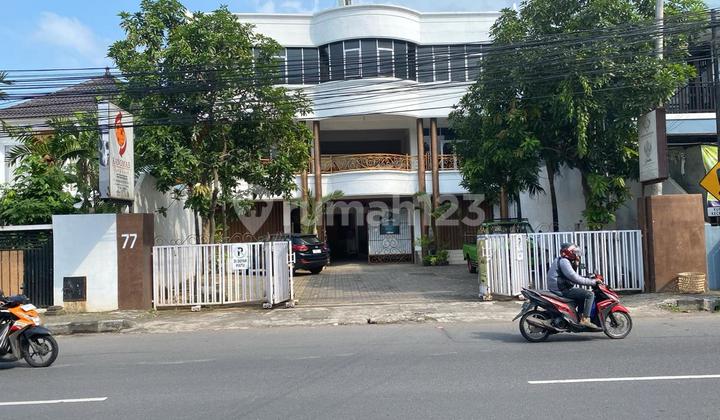 Rumah / Ruang Usaha 3 Lantai Cocok Utk Kantor dan Usaha Dgn Parkiran Luas dan Akses Simpangan Mobil Lancar Daerah Gajah Mungkur 1