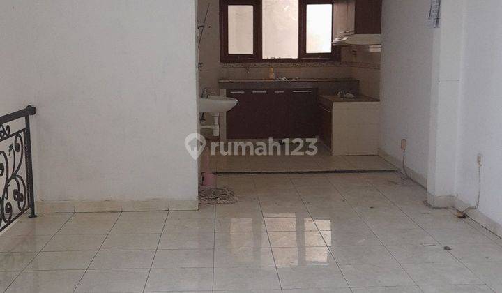 Rumah 2lantai Di Tengah Kota  2